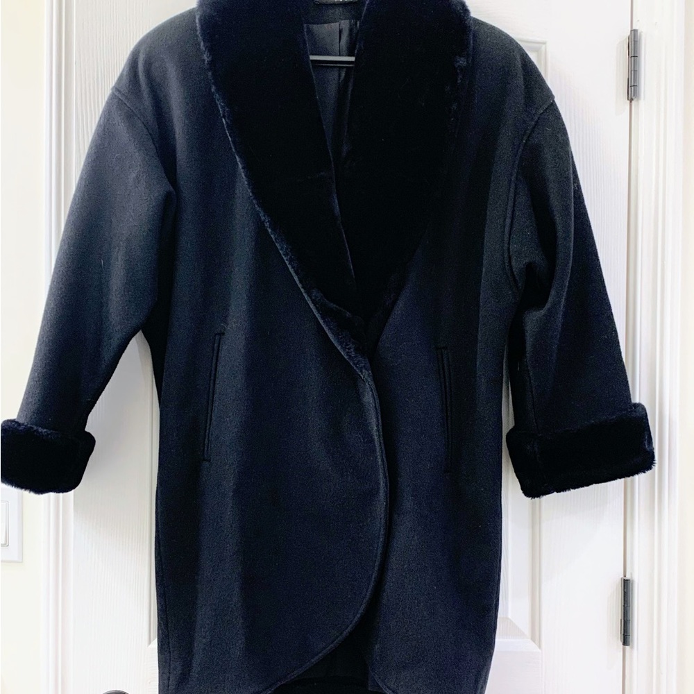 Vintage 1989 Express Wool coat with faux fur.  Excellent condition, no smoking